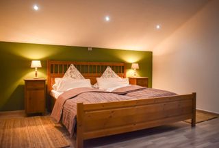 Schlafzimmer 1