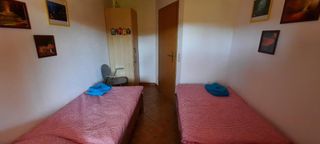 Schlafzimmer mit 2 g