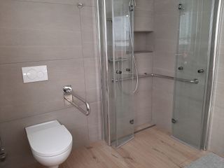Dusche und WC