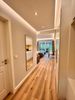 Eingangsbereich mit Badezimmer links