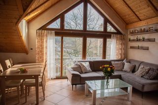 Wohnzimmer mit Panoramafenster