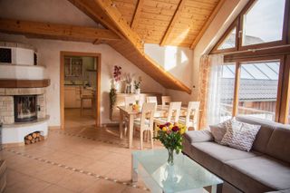 Wohnzimmer mit Panoramafenster