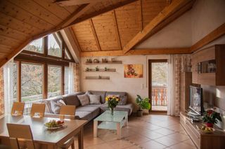 Wohnzimmer mit Panoramafenster