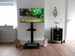 Wohnzimmer mit Smart TV + DVD Player