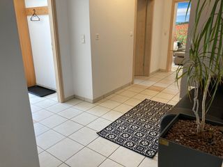 zur Orientierung der Blick Richtung Windfang/Küche/Wohnzimmer