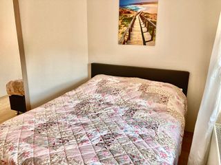 im Nebenschlafzimmer unser Queen Size Boxspringbett 160x200