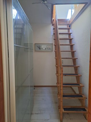 Der Treppenaufgang in die 2. Etage in der Ferienwohnung