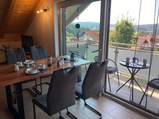 Essplatz mit Balkon