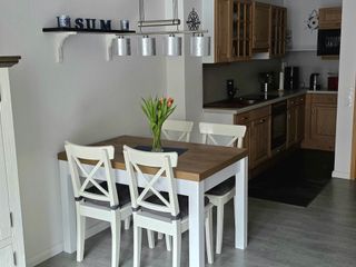 Wohnzimmer - Blick in Küche