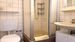 Badezimmer mit WC und Dusche