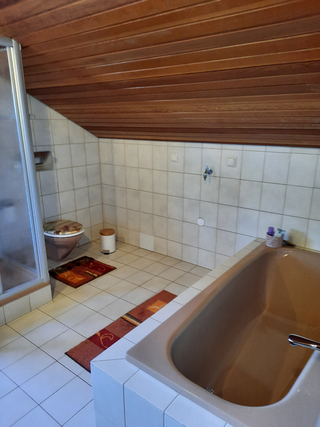 Großes Badezimmer