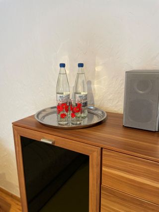 zur Begrüßung