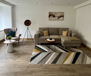 Wohnzimmer mit Schlafsofa
