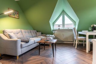 Sofa und Essbereich