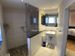 Modernes Badezimmer mit begehbarer Dusche