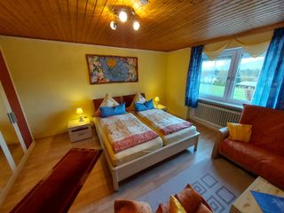 Schlafzimmer 1