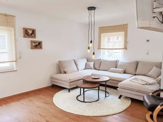 Wohnzimmer: Sofa mit Schlaffunktion (2 Erw.)