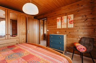 Schlafzimmer mit Doppelbett