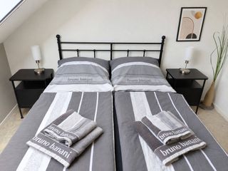 Schlafzimmer 1 mit Doppelbett