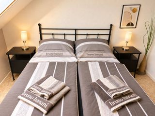 Schlafzimmer 1 mit Doppelbett