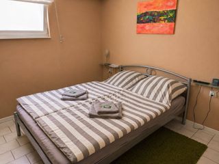 Schlafzimmer 2 mit Doppelbett im Untergeschoss