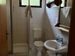 Badezimmer mit Dusche und WC