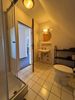 Badezimmer mit Dusche/WC