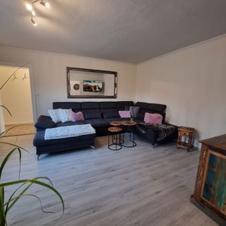 Sofa im großen Wohnbereich