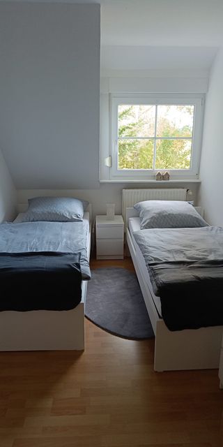 Schlafzimmer mit Einzelbetten in der Ferienwohnung am Kleeberg in Lengerich