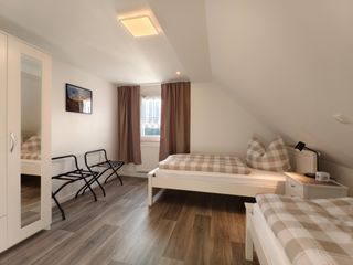 Schlafzimmer 2, zwei
