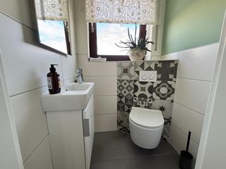 separates WC