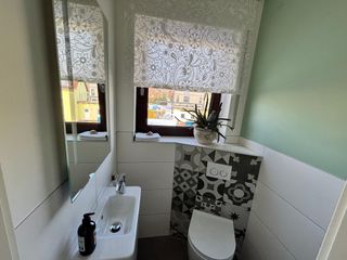 separates WC