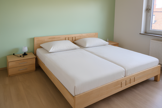 Schlafzimmer 1