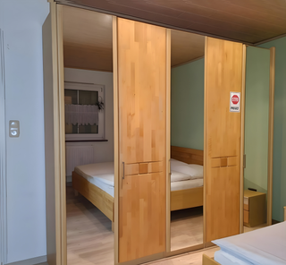 Schlafzimmer 1