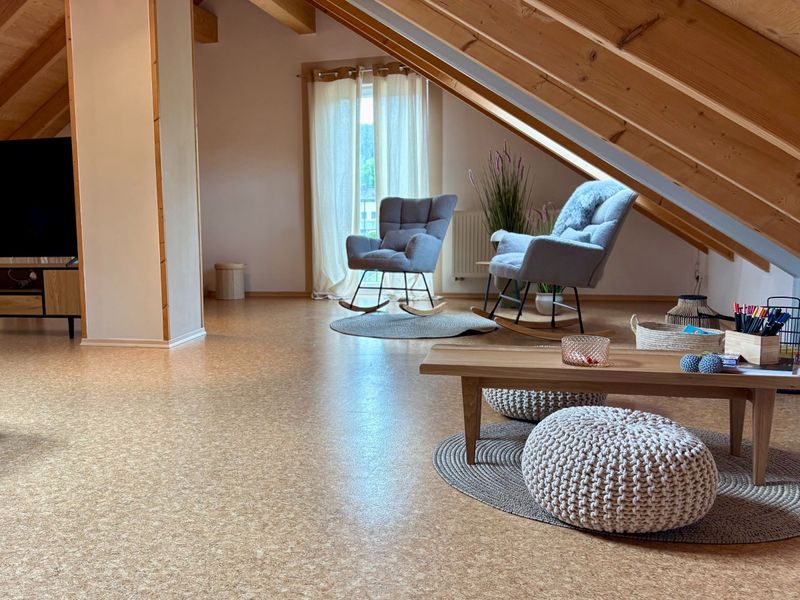 Großzügiges Wohnzimmer in unserer Maisonette-Wohnung Großzügiges Wohnzimmer in unserer Maisonette-Wohnung