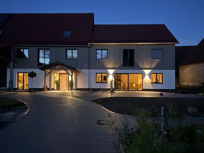 Ansicht Neubau bei Nacht