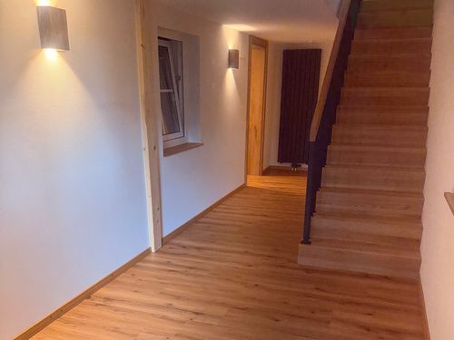 Treppenhaus mit Zugang in die 1. Etage Treppenhaus mit Zugang in die 1. Etage