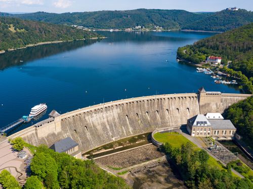 Edersee_mit_Staumauer_Heinz_Hilberg Edersee_mit_Staumauer_Heinz_Hilberg