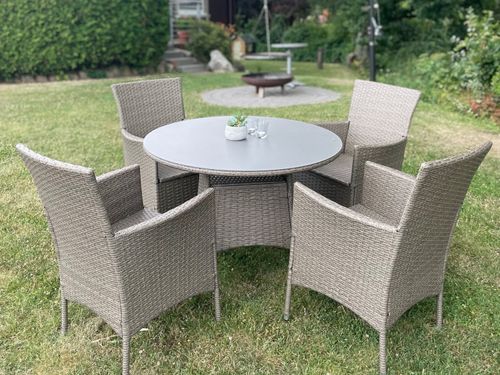 gemütliche Sitzgelegenheit im Garten gemütliche Sitzgelegenheit im Garten