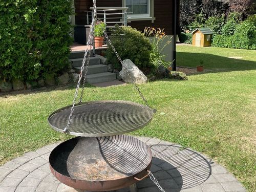 Schwenkgrill mit Feuerschale Schwenkgrill mit Feuerschale