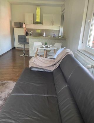 Küche und Wohnzimmer
