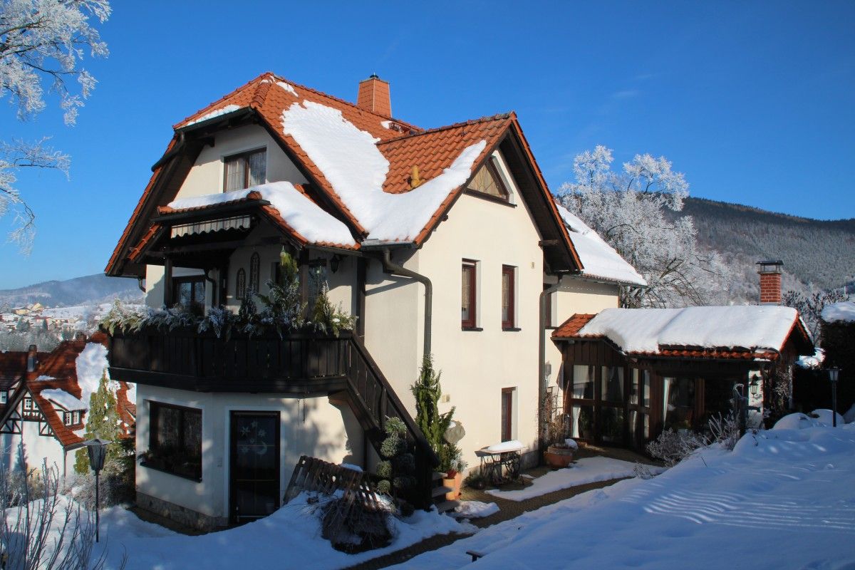 Hausansicht im Winter
