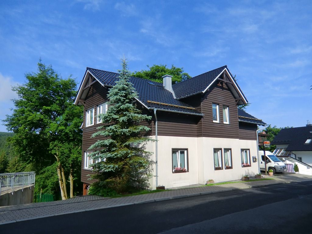 Aussenansicht Sommer Pension Oberhof 810 M