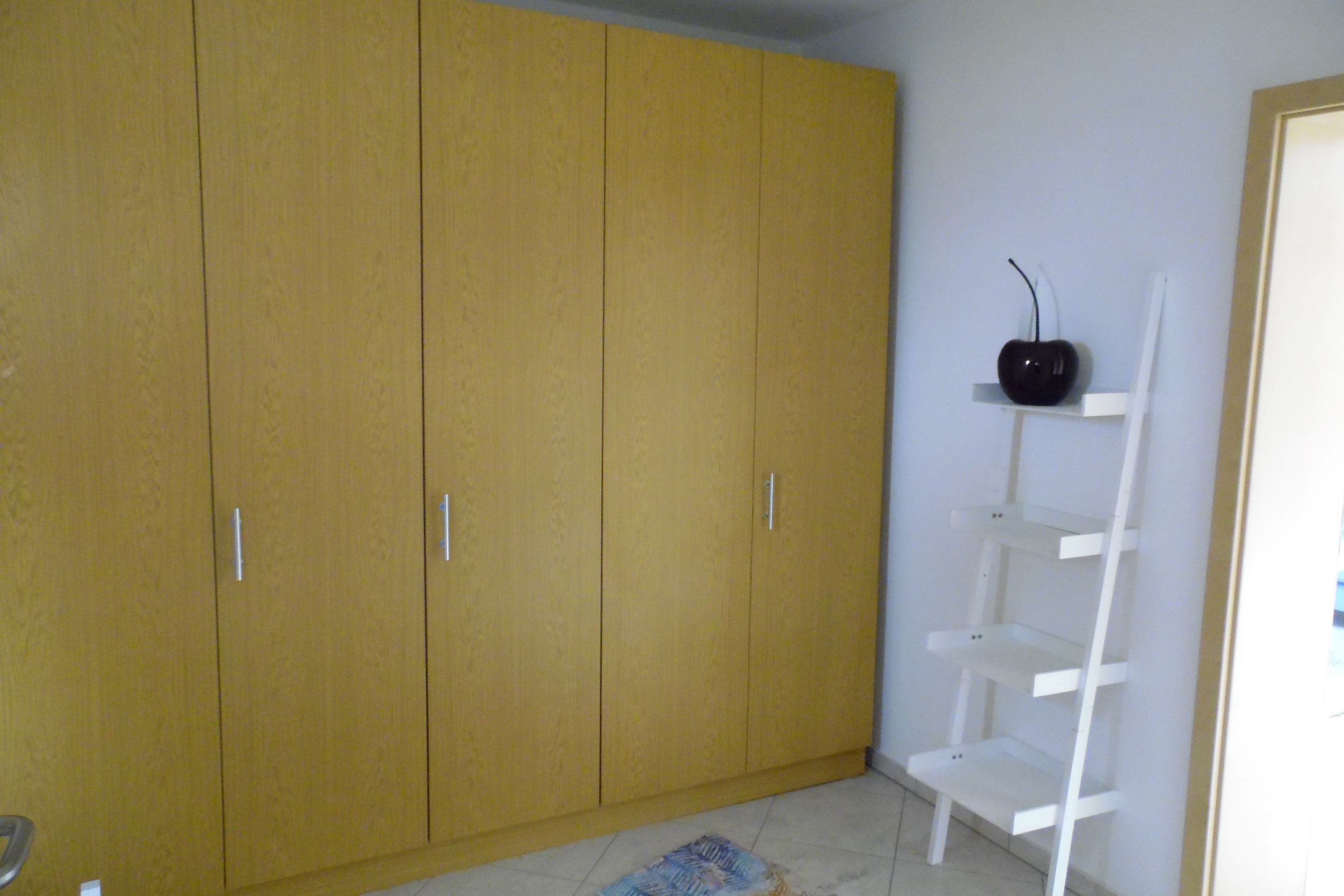 Diele mit 5-türigem Kleiderschrank