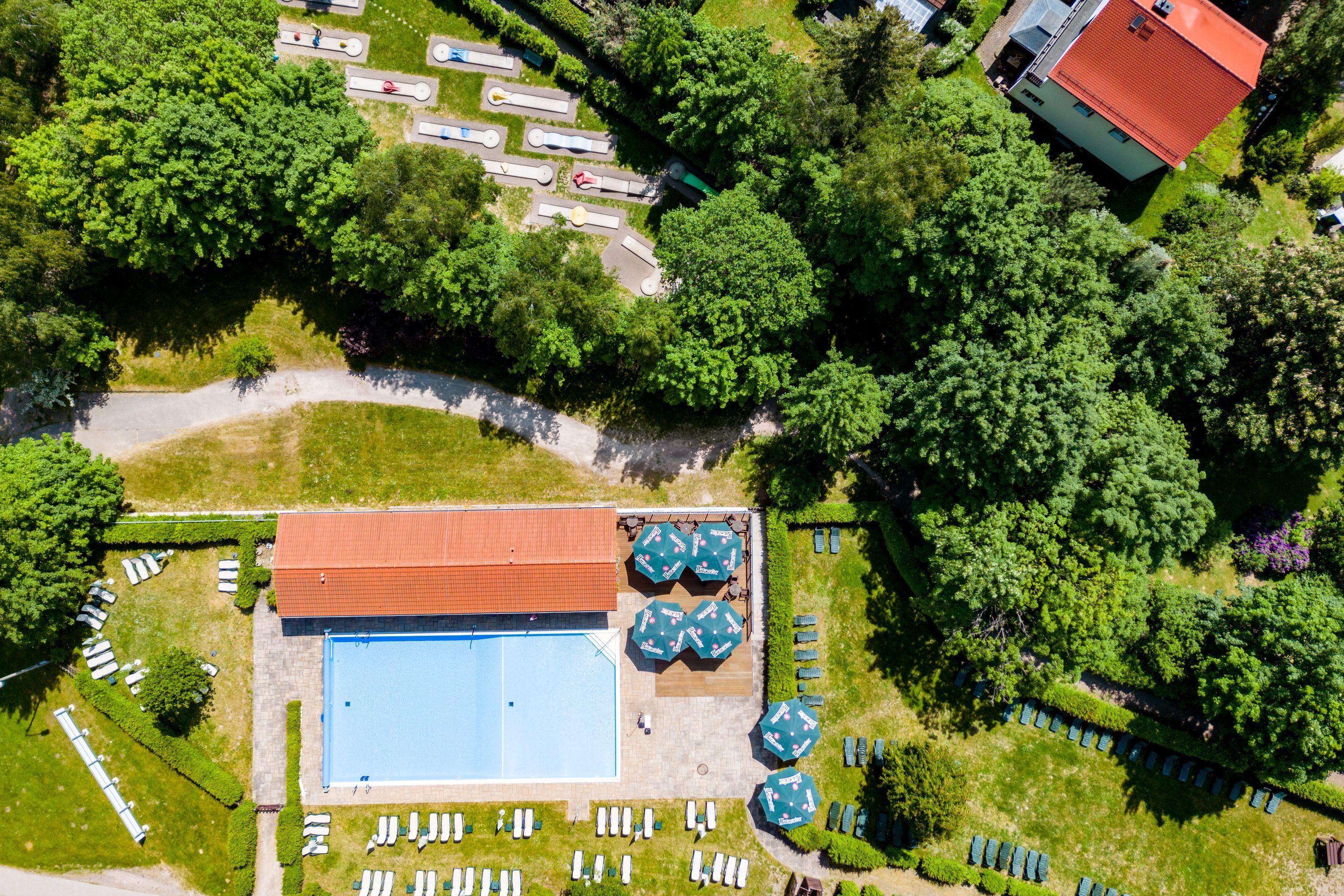 Außen-Pool & Minigolf