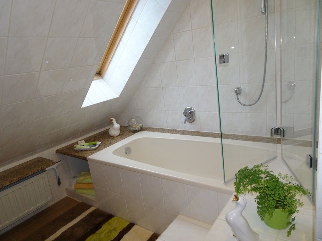 Wanne mit Duschtrennwand