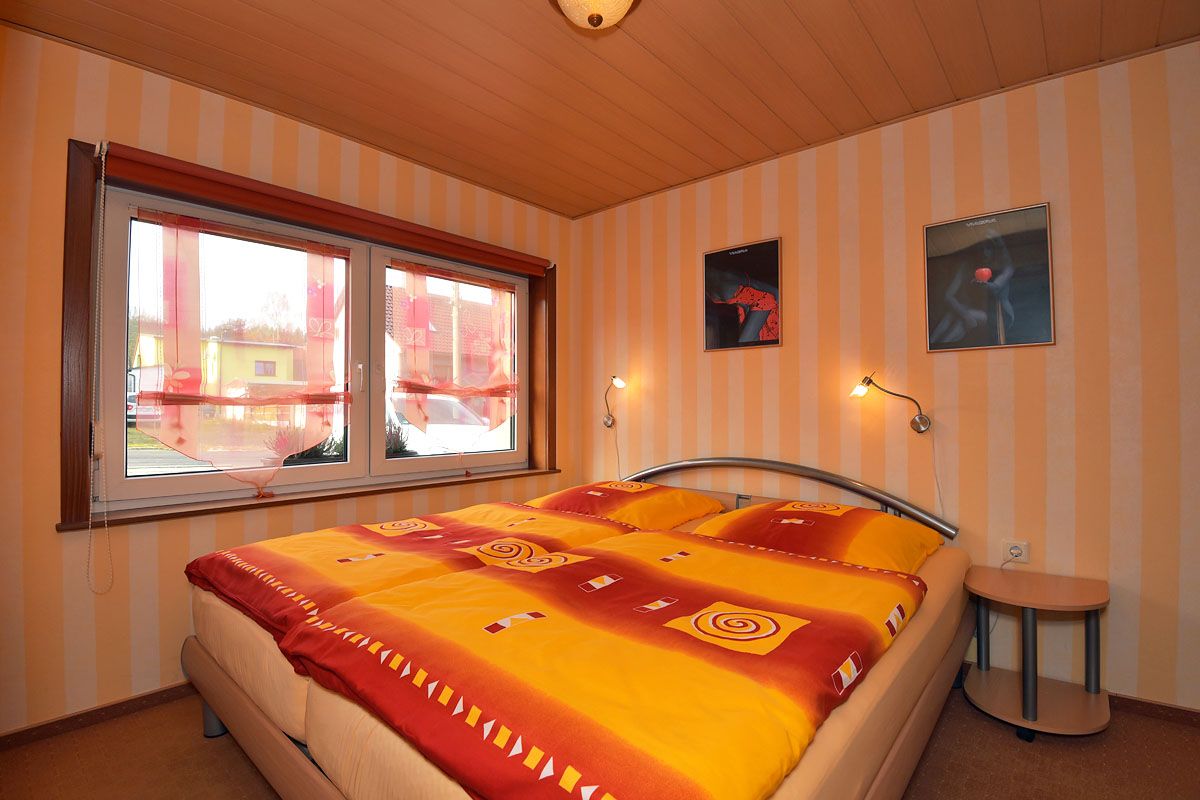 Schlafzimmer 1
