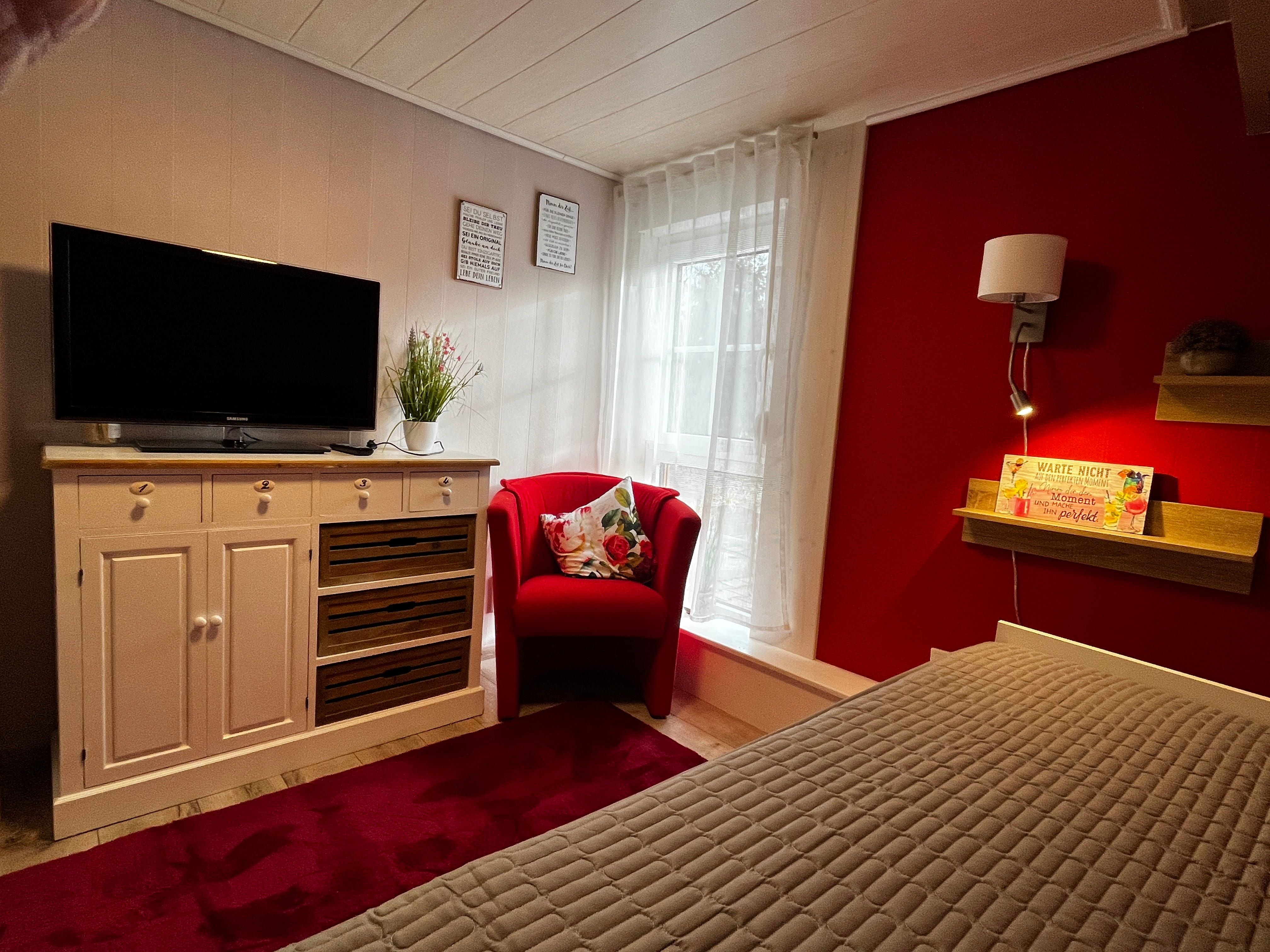 Schlafzimmer unten Doppelbett. 160 cm