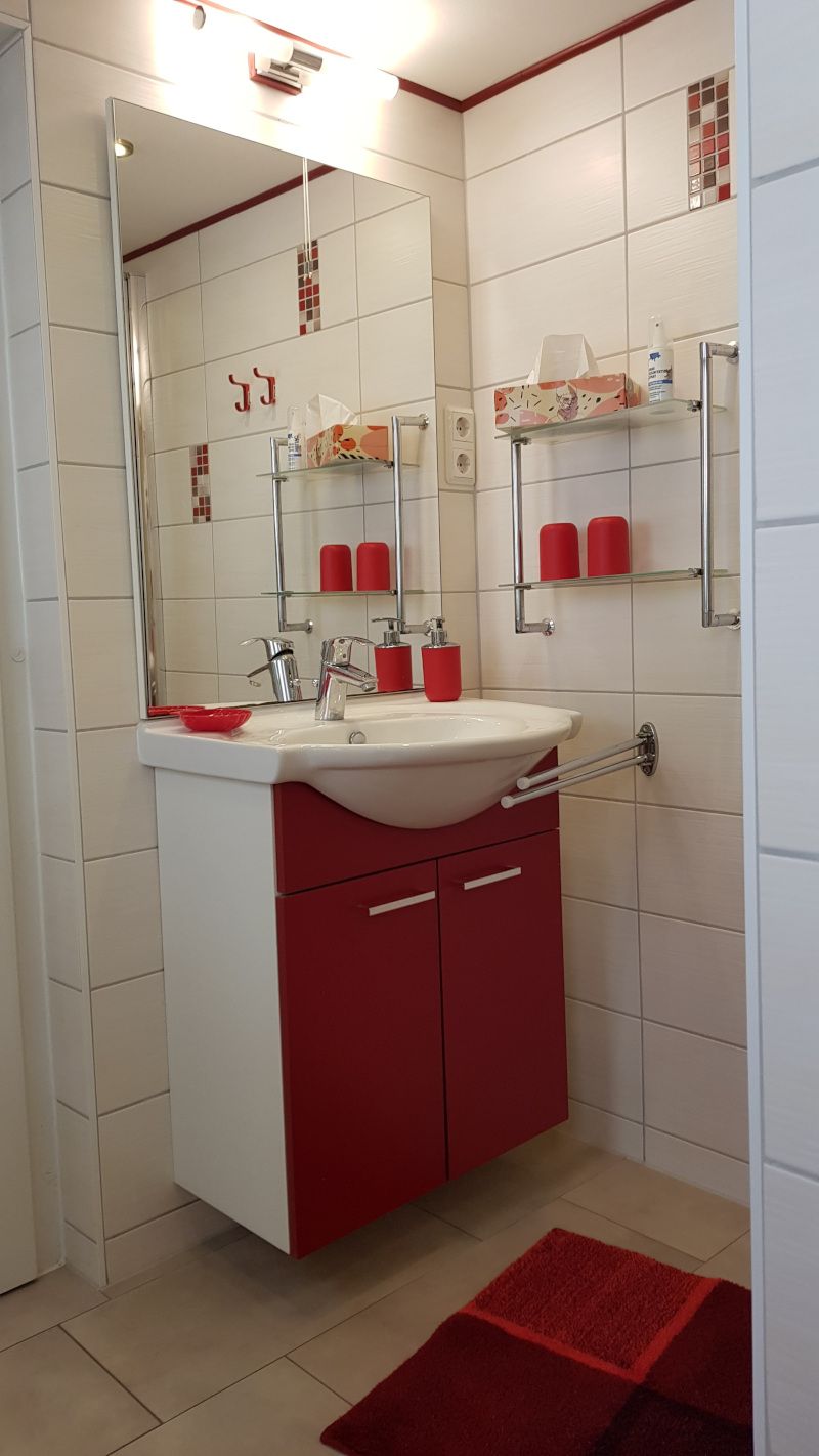 Bad mit Waschbecken