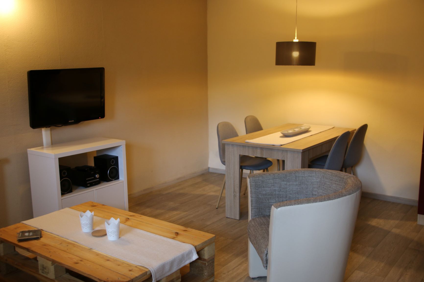 Wohnzimmer mit Essecke